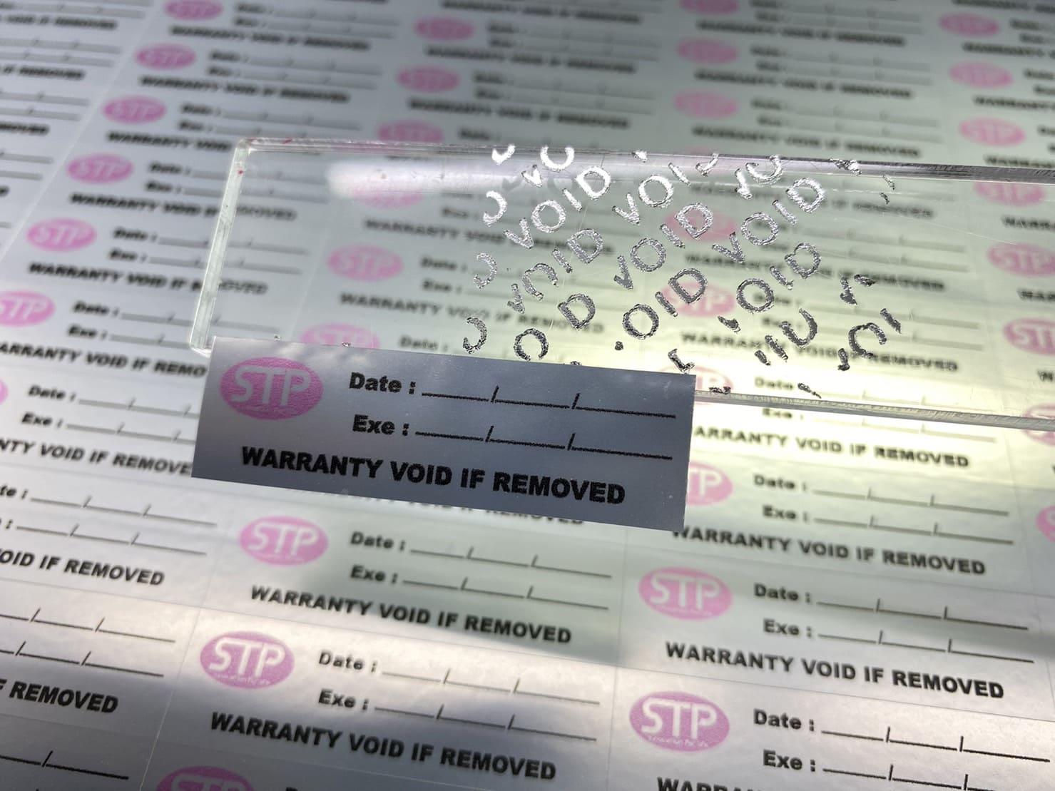 สติ๊กเกอร์เปลือกไข่ติดอุปกรณ์อิเล็กทรอนิกส์