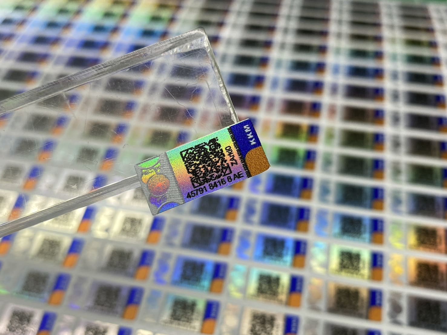 สติ๊กเกอร์โฮโลแกรมกันปลอมอิเล็กทรอนิกส์